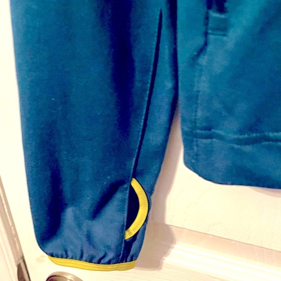 Ladies Reebok Slim Fit Training Jacket - Picture 6 of 9